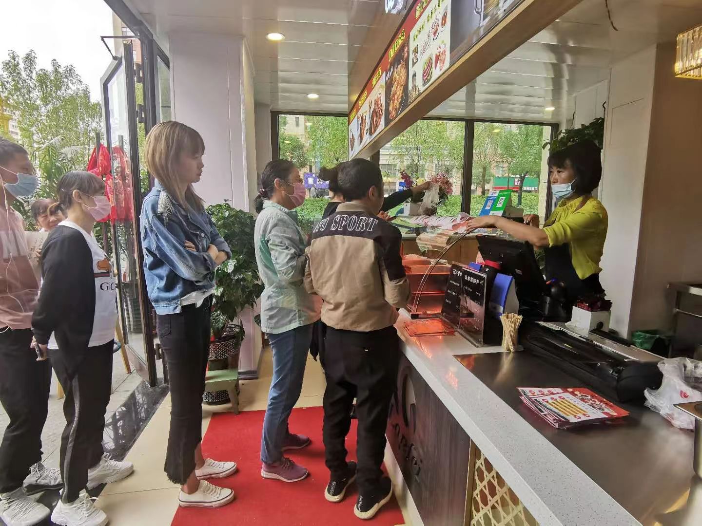 蘭飛醬豬蹄：傳統美食與現代創(chuàng  )新的融合之作